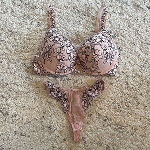 Victoria’s Secret Elegant Pink Floral Lace Lingerie Set 34C size S